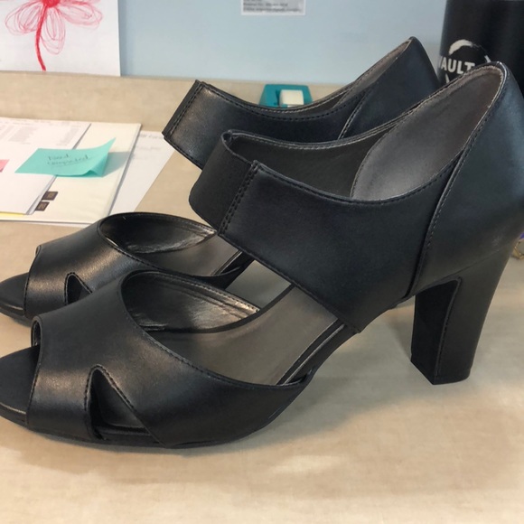 Black straps heels - WIDE - Picture 2 of 6